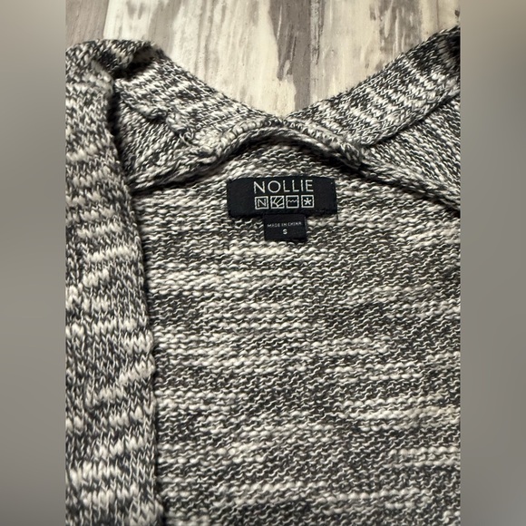 3/$20 Women’s Nollie sweater cardigan - Picture 4 of 8